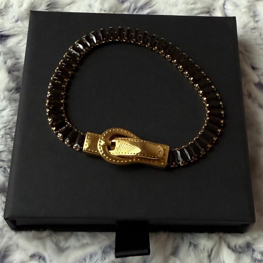 French Style Buckle 18K Gold Plated Bracelet with Black Zircon
